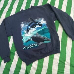 VINTAGE crew neck sweatshirt pullover sea world orcas